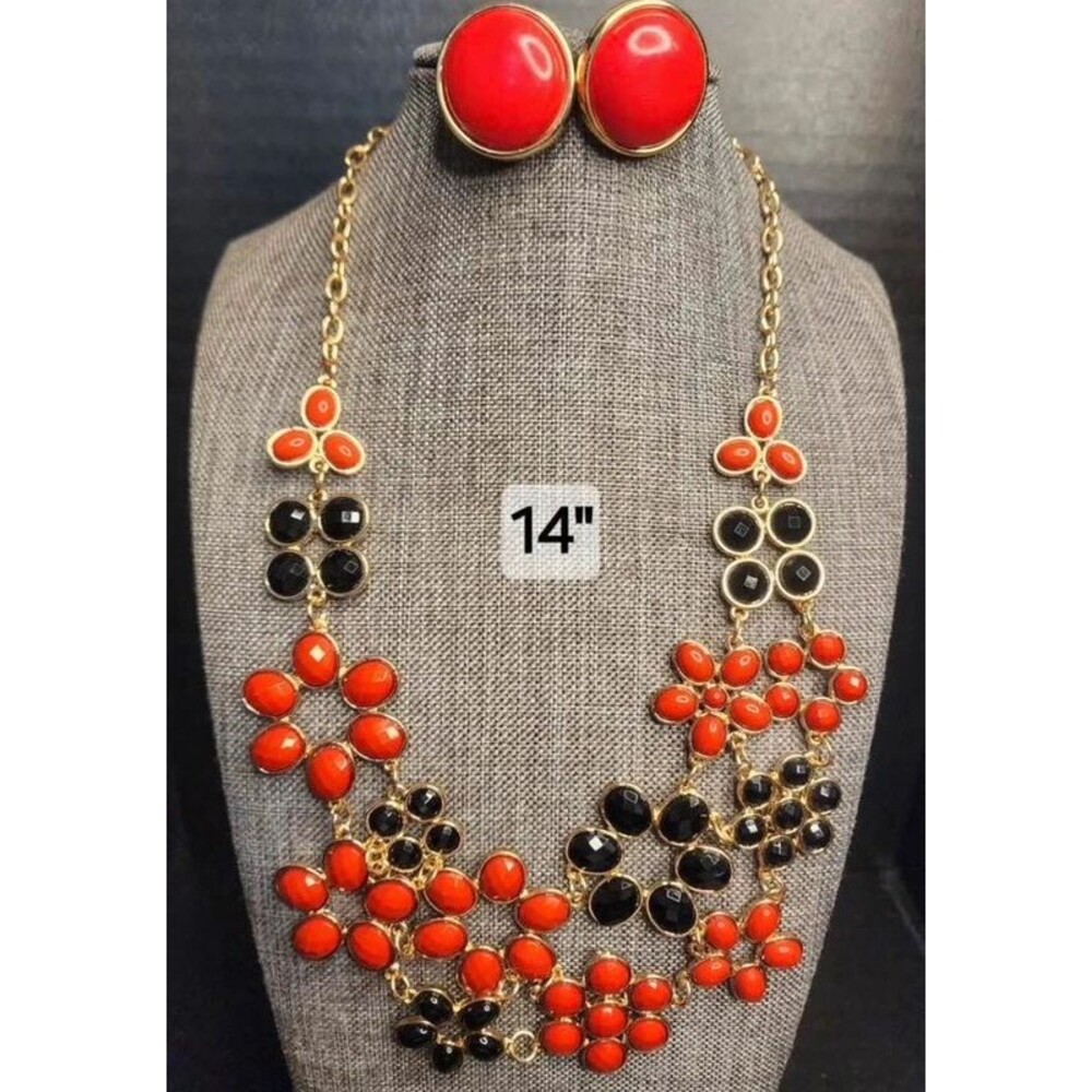 164. Vibrant and high-contrast statement jewelry set